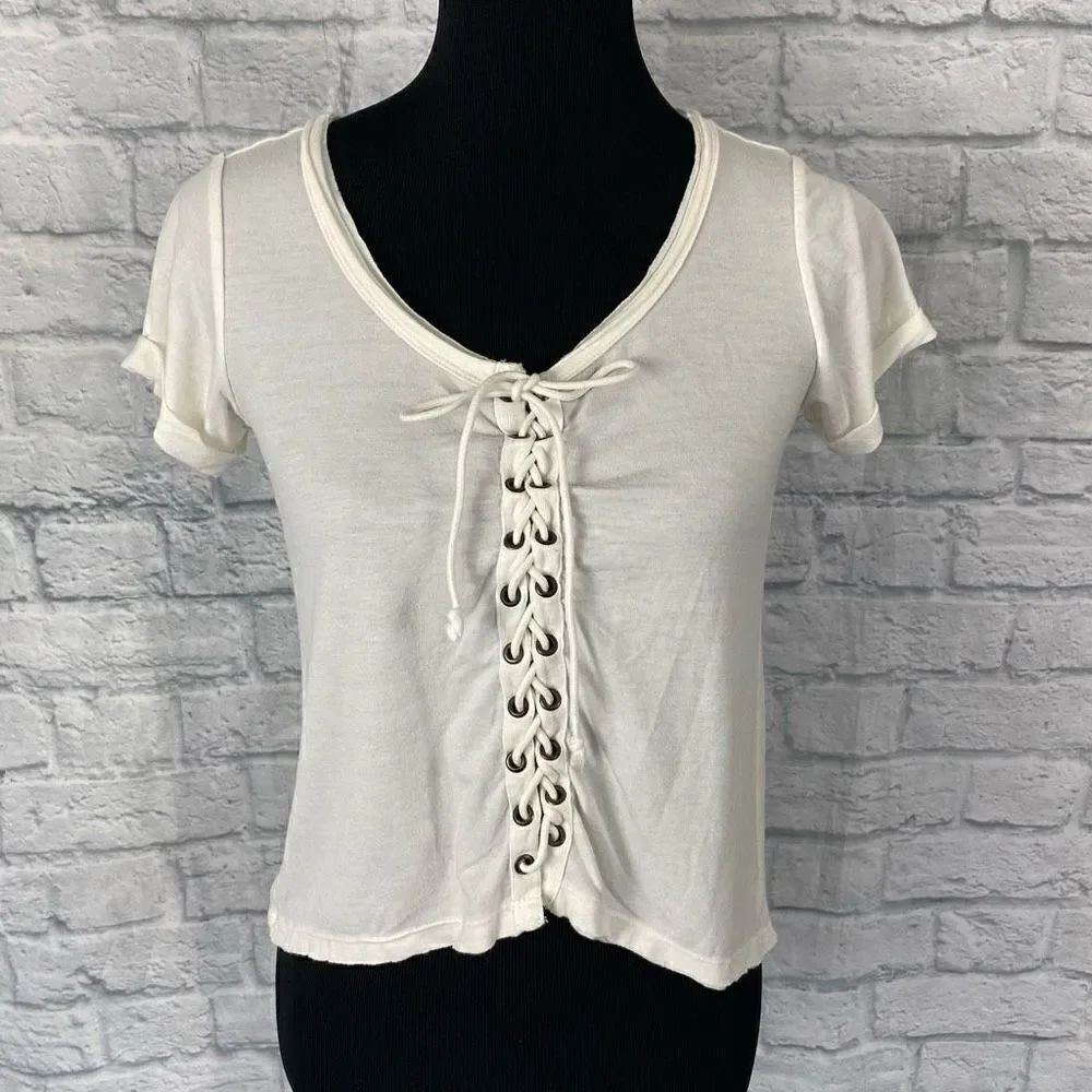 Rue 21 women XS scoop neck tie up hi lo top white